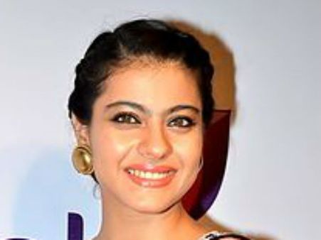 दोस्त के रेस्टोरेंट में क्या काजोल ने की बीफ पार्टी, वीडियो वायरल होने से हंगामा