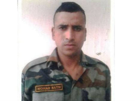 मोहन नाथ गोस्वामी को अशोक चक्र, पढ़ें वीरता की कहानी