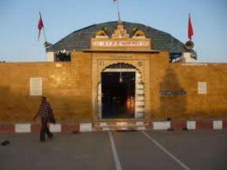 65 की जंग में पाक ने इस मंदिर पर बरसाए थे 3000 बम