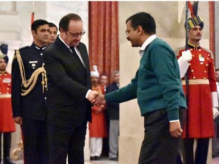 केजरीवाल के चप्पल के किया देश को शर्मिंदा, शख्स ने भेजा खास तोहफा 