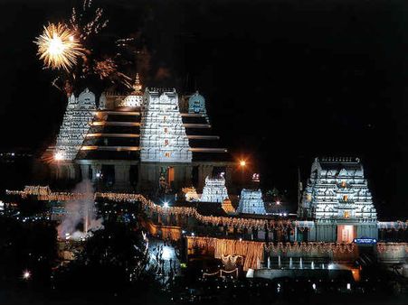 जानिए आस्था के मानक इस्कान मंदिर के बारे में खास बातें?