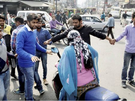 जाट आंदोलन की आड़ में महिलाओं के साथ गैंगरेप, निर्वस्त्र करके खेतों में छोड़ा