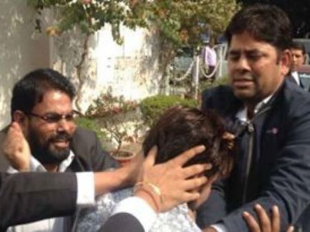 #JNU ROW: कोर्ट में मारपीट करने वाले वकील विक्रम बीजेपी के करीबी, तस्वीरें वायरल