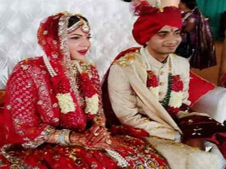 Pics: परिणय सूत्र में बंधे मुलायम के भतीजे आदित्य और राजलक्ष्मी 