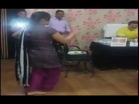  कांग्रेस विधायक की शर्मनाक करतूत, दफ्तर में डांसर के ठुमकों के लूट रहे हैं मजे, वीडियो वायरल
