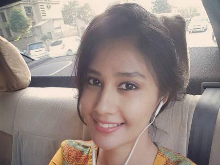 फिर से लोगों के निशाने पर एयरटेल 4जी गर्ल साशा छेत्री, जानिए क्यों?