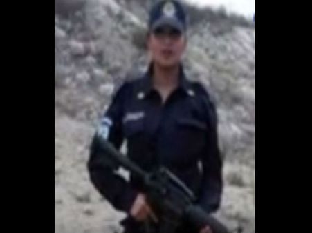 Video: पेट्रोलिंग वैन में महिला पुलिस की टॉपलेस सेल्फी, हुई सस्पेंड