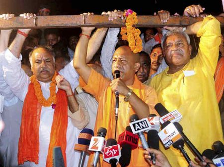 समझ से परे है भाजपा की वेलकम और गेटआउट नीति!