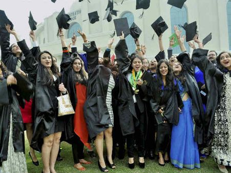 एक नजर भारत में शिक्षा के बीई-कारखानों पर