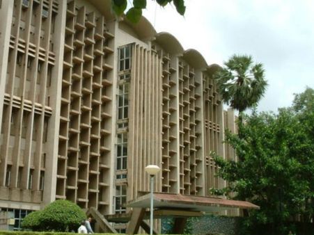 IIT बॉम्बे के सर्वे में खुलासा- वर्जिन हैं 95% फ्रेशर्स