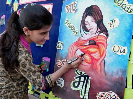 तस्वीरों और कविता के साथ मॉं के हर पहलू को प्रणाम