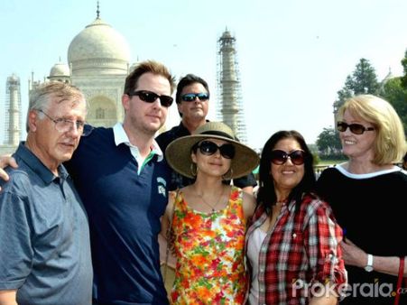 Pics: प्रीति जिंटा ने पति जीन के साथ किया ताजमहल का दीदार