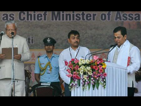 असम में पहली बार बनी बीजेपी की सरकार, सर्बानंद सोनोवाल ने ली सीएम पद की शपथ