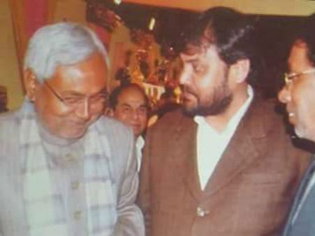 नीतीश कुमार के साथ भी है टॉपर स्कैम के मास्टरमाइंड बच्चा राय की फोटो