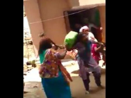 viral Video: जब पानी के लिए महिलाओं के बीच हुआ महाभारत