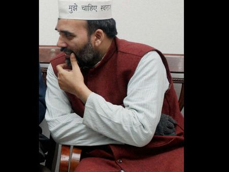 दिल्ली: परिवहन मंत्री गोपाल राय का इस्तीफा, सत्येंद्र जैन के हवाले मंत्रालय 