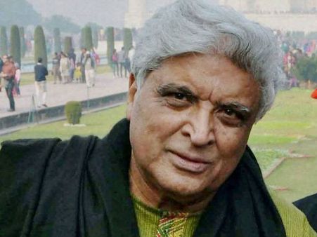 जावेद अख्तर ने साधा वीके सिंह पर निशाना, कहा- बेचारे को तो अपना डेट ऑफ बर्थ भी नहीं पता