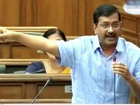   BJP विधायक का हंगामा, केजरीवाल ने कहा 1 महीने में विजेंद्र गुप्ता की पत्नी को भेज दूंगा जेल