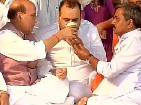 खुली बहस के लिए नहीं पहुंचे केजरीवाल तो राजनाथ ने तुड़वाया महेश गिरी का अनशन