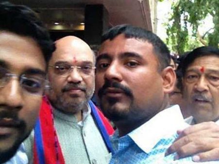 कन्‍हैया कुमार पर हमले के आरोपी मानस डेका ने ली अमित शाह के साथ सेल्‍फी