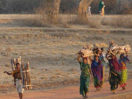 बिहार में बैटरी से चलने वाला गांव जहां है एक अनोखा पीसीओ