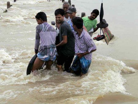 उफनाई कोसी ने तबाही की होर बढ़ाया कदम, बिहार में अलर्ट