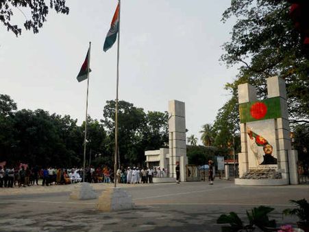 तीन बीघा ज़मीन की कीमत तुम क्या जानो रमेश बाबू?