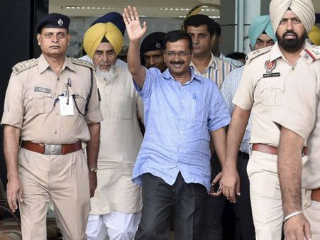  केजरीवाल का आरोप, मोदी के साथ मीटिंग से पहले रखवा लिया फोन, भाषण में की टोकाटोकी 