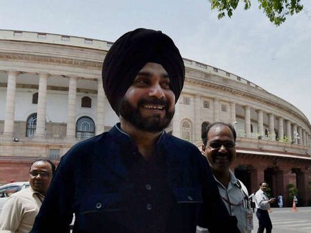 सिद्धू ने छोड़ी भाजपा, केेजरीवाल ने ठोंकी ताली