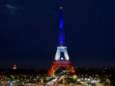 जब तक आईएसआईएस को न मिले जीत, अंधेरे में डूबा रहे एफिल टॉवर