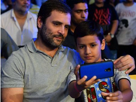 विजेंदर सिंह का मैच देखने पहुंचे राहुल, लगे मोदी-मोदी के नारे