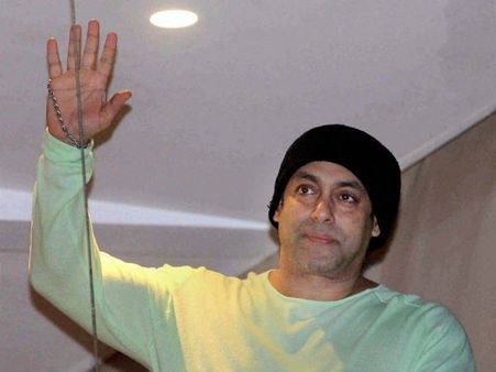 काले हिरन व चिंकारा के शिकार के आरोपों से सलमान खान बरी