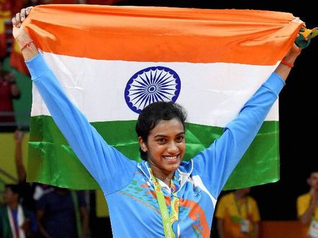 मध्य प्रदेश के सीएम शिवराज ने भी दिया सिंधु को खास तोहफा