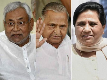 'माया और मुलायम' के लिए बड़ा गड्ढा खोद रहे हैं नीतीश?