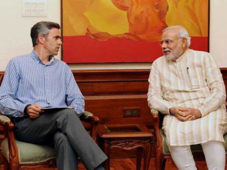 पीएम मोदी से मिले उमर अब्‍दुल्‍ला, तो क्‍या पैलेट गन होंगी बैन?