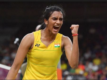 पीवी सिंधु को 2 करोड़ देगी दिल्ली सरकार, साक्षी को 1 करोड़ और पिता को प्रमोशन का भी ऐलान