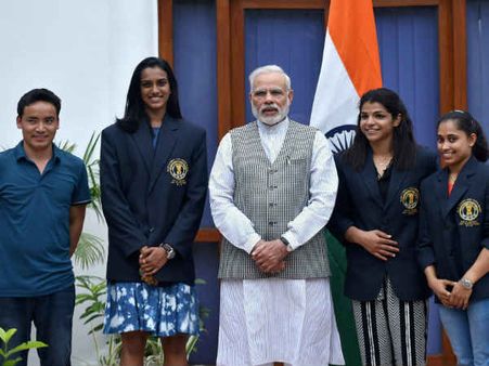 जब पीएम से मिले भारत के खेल रत्न, देखें तस्वीरें