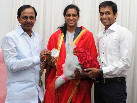 सिंधु के लिए भिड़ रहे आंध्र-तेंलगाना, दे चुके हैं करोड़ों का इनाम