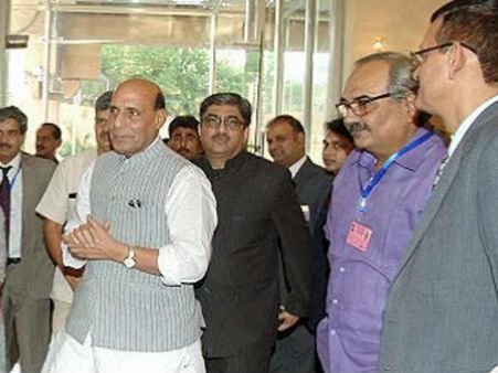 पाक के खिलाफ राजनाथ सिंह के रुख को संसद में मिला 'सबका साथ'