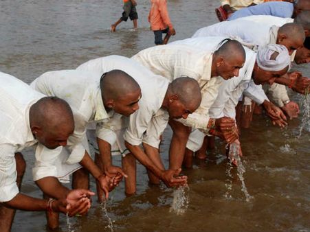  डिजिटल मीडिया इफेक्ट: अब ऑनलाइन करिए पितरों का पिंडदान