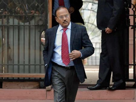  जानें सर्जिकल स्ट्राइक के मास्टरमाइंड अजित डोवाल को मिलती है कितनी सैलरी