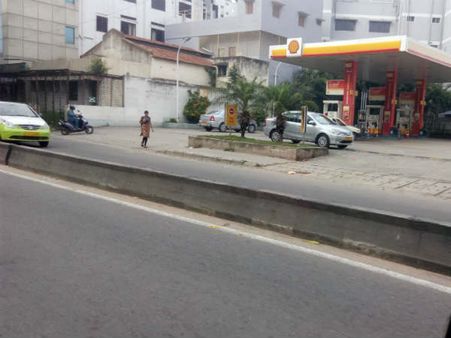 Pics: ट्रेड यूनियनों की महा-हड़ताल, लोग हैरान-परेशान