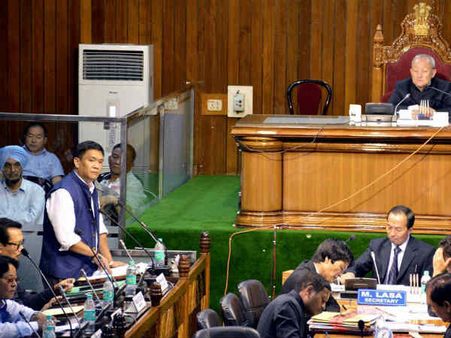 अरुणाचल में कांग्रेस की सरकार फिर संकट में, सीएम ने मिलाया बागियों से हाथ