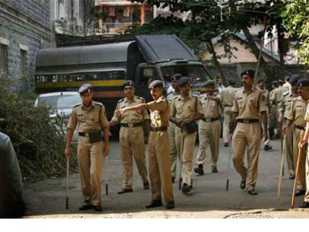 मुंबई: 2 महीने से नहीं मिली सैलरी, वर्दी में भीख मांगना चाहता है कांस्टेबल