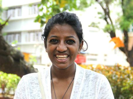 सेक्‍स वर्कर की बेटी ने शेयर की बदनाम गलियों की कहानी, 10 साल की उम्र में हुआ था रेप