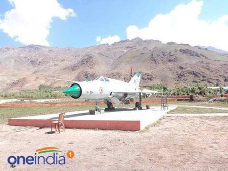 जब पाकिस्‍तान एयरफोर्स के पायलट ने बचाई IAF पायलट की जिंदगी