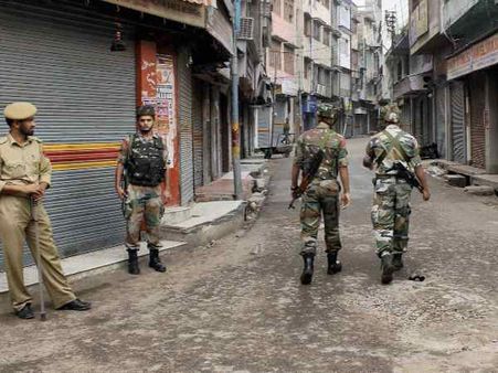 किश्तवाड़: देशद्रोह के आरोप में 3 की गिरफ्तारी के बाद बवाल, लगा कर्फ्यू