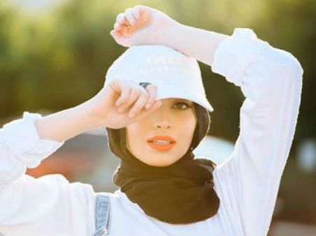 'प्लेब्वॉय' के कवर पेज पर 'हिजाब' के साथ मुस्लिम महिला नूर तगौरी