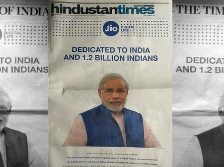 JIO के विज्ञापन में मोदी की तस्वीर पर केजरीवाल ने घेरा