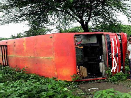 उत्तराखंड: बस खाई में गिरने से 8 की मौत, 20 घायल